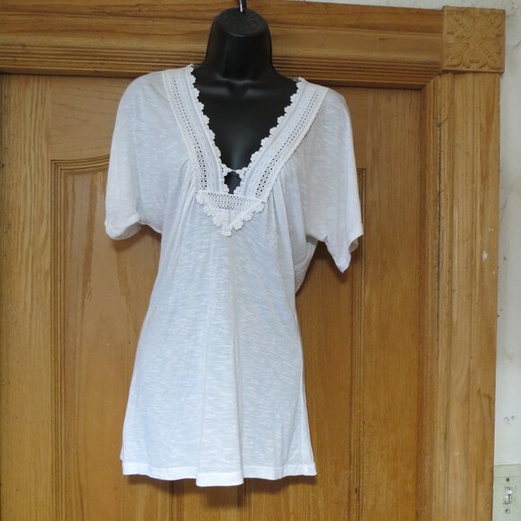 White light weight blouse by Full Tilt - Picture 1 of 9